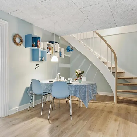 3 Bedroom Beautiful In Semesterbostad