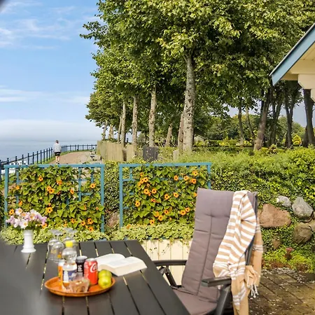 3 Bedroom Beautiful In Semesterbostad