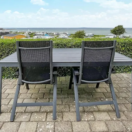 3 Bedroom Beautiful In Semesterbostad