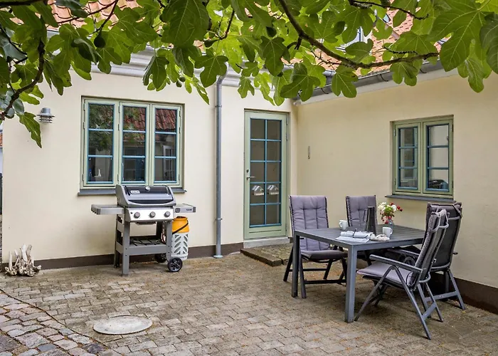 3 Bedroom Beautiful In בית נופש *