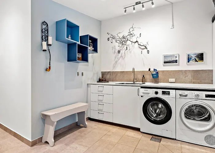 3 Bedroom Beautiful In בית נופש